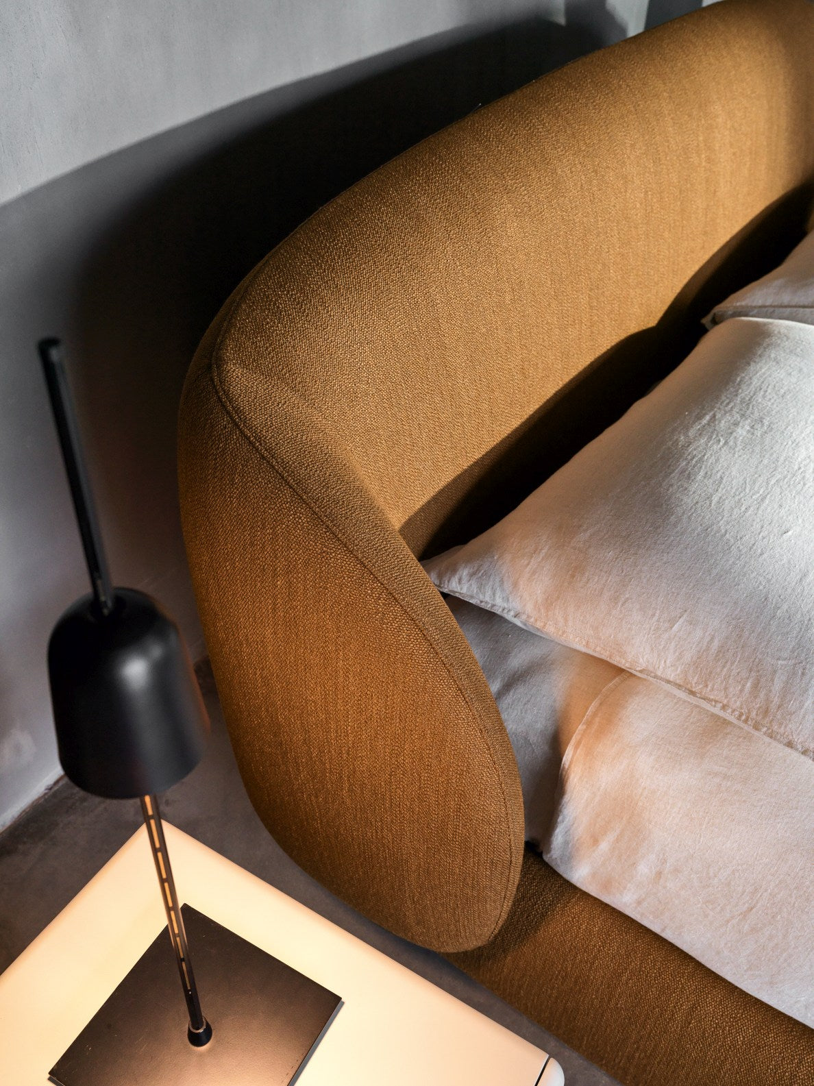 Ditre Italia Pacific Seng – Organiske Former og Blød Omfavnelse