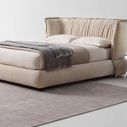 Ditre Italia Puppet Sengebord – Asymmetrisk Design i Metal og Polstring