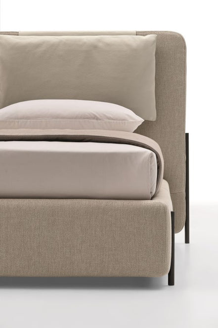 Ditre Italia Alar Seng – Kontrasterende Materialer og Høj Gavl