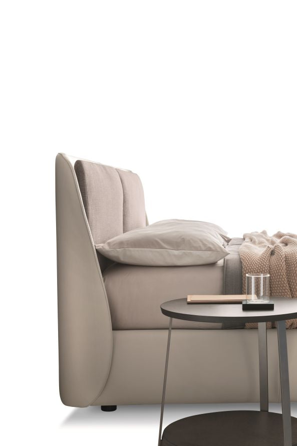 Ditre Italia Bend Seng – Tidløs Tryghed med Buet Gavl