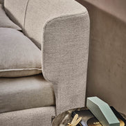 Ditre Italia Claire Seng – Omfavnende Design med Generøs Gavl