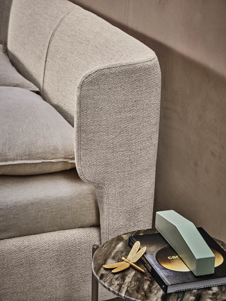 Ditre Italia Claire Seng – Omfavnende Design med Generøs Gavl