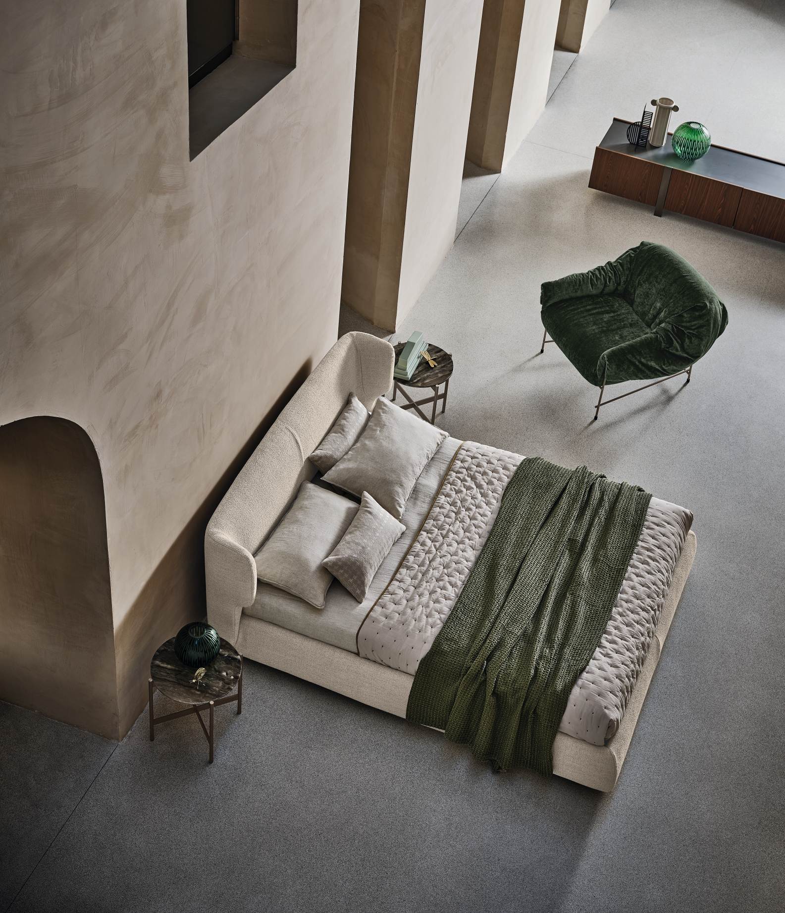 Ditre Italia Claire Seng – Omfavnende Design med Generøs Gavl