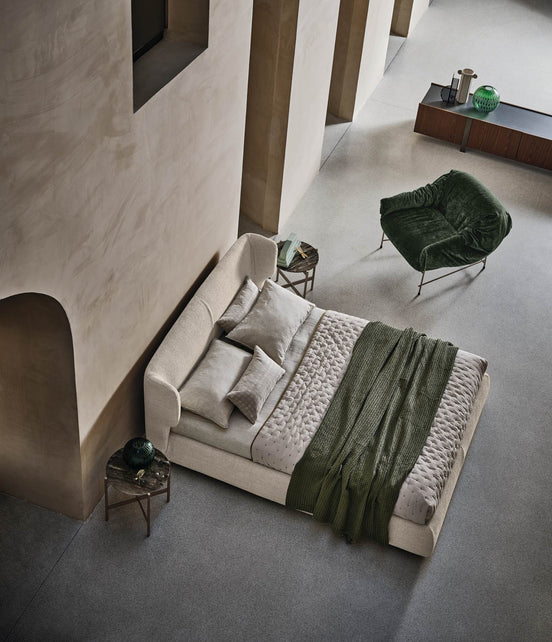 Ditre Italia Claire Seng – Omfavnende Design med Generøs Gavl