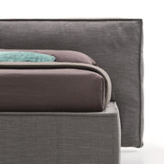 Ditre Italia Flann Seng – Blød Minimalisme med Unikke Detaljer