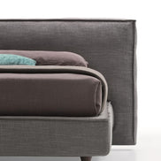 Ditre Italia Flann Seng – Blød Minimalisme med Unikke Detaljer