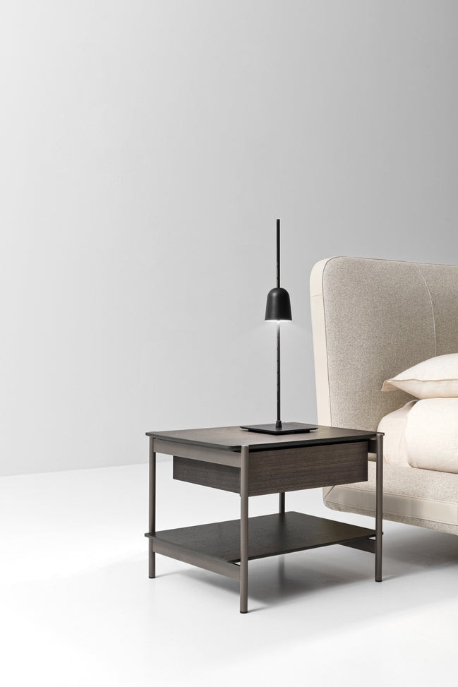 Ditre Italia Erys Sengebord – Arkitektonisk Lethed på Slankt Stel