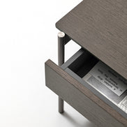 Ditre Italia Erys Sengebord – Arkitektonisk Lethed på Slankt Stel