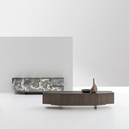 Ditre Italia Angle Skænk – Arkitektonisk Opbevaring i træ, metal eller marmor